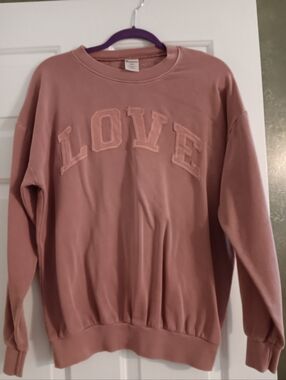 No Boundaries Dusty Rose 'LOVE' Crewneck Sweater Small